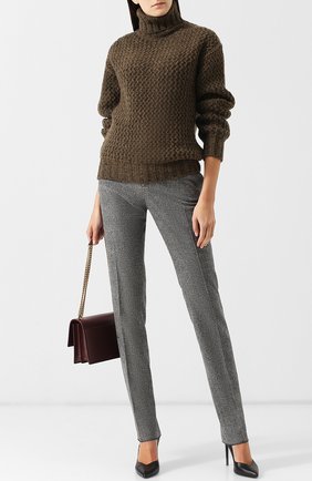 Женские шерстяные брюки со стрелками SAINT LAURENT серого цвета по цене 83950 руб., арт. 517819/Y218T | Фото 2 Женские шерстяные брюки со стрелками SAINT LAURENT серого цвета, арт. 517819/Y218T | Фото 2 (Материал внешний: Шерсть; Длина (брюки, джинсы): Удлиненные; Статус проверки: Проверено, Проверена категория; Женское Кросс-КТ: Брюки-одежда; Случай: Формальный)