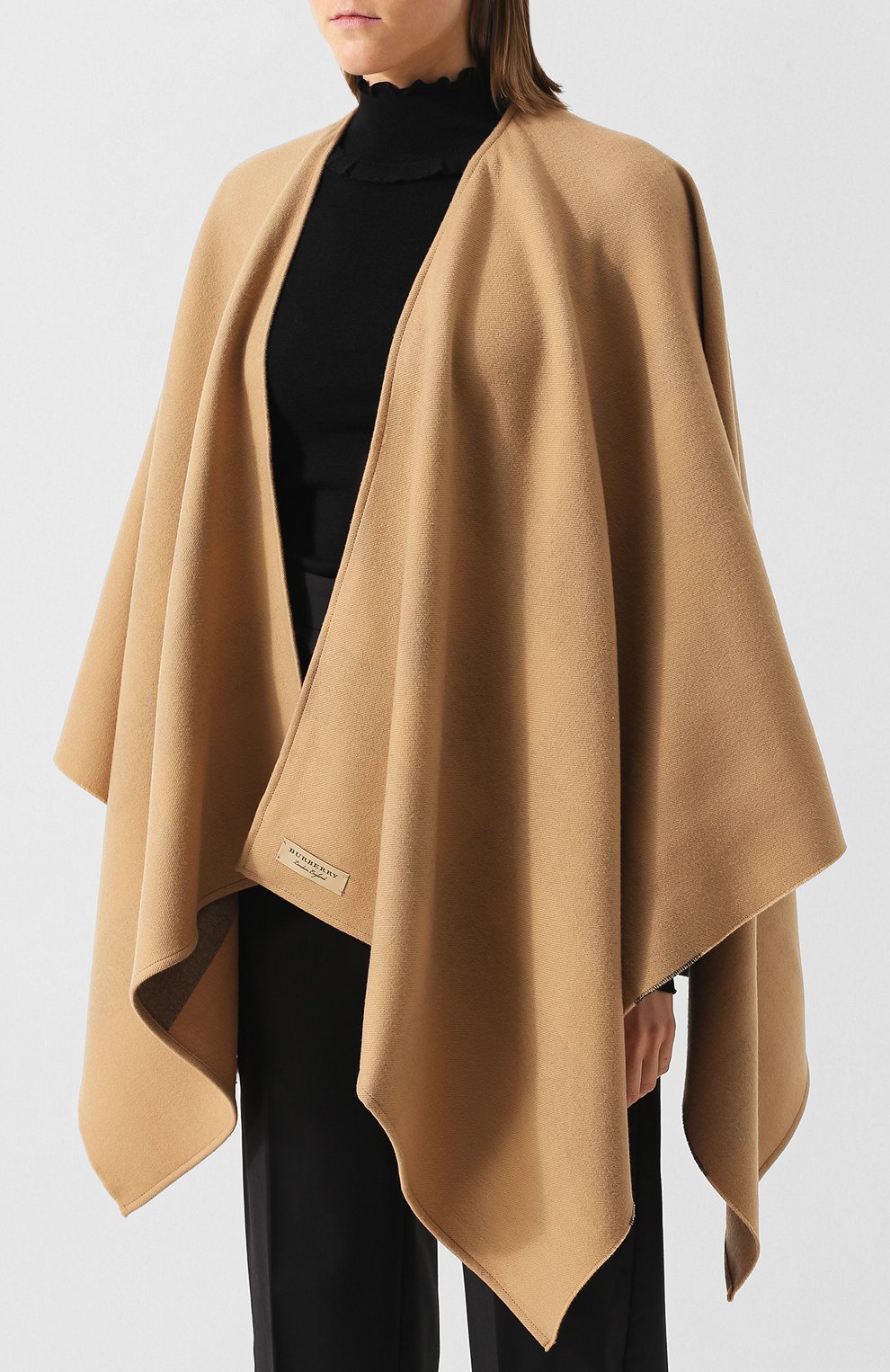 Женская бежевая шерстяное пончо с контрастной подкладкой Burberry, арт. 4029406 купить в ЦУМ | Фото №3 Шерстяное пончо с контрастной подкладкой Burberry бежевая | Фото №3