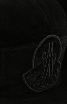 Шапка с меховой отделкой и логотипом бренда Moncler, черного цвета, арт. D2-093-00904-00-549SE в ЦУМ | Фото №3 Шапка с меховой отделкой и логотипом бренда Moncler черного цвета | Фото №3