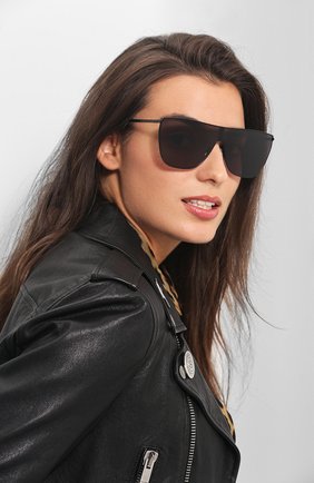 Женские солнцезащитные очки SAINT LAURENT черного цвета по цене 27750 руб., арт. SL 1 MASK 001 | Фото 2 Женские солнцезащитные очки SAINT LAURENT черного цвета, арт. SL 1 MASK 001 | Фото 2