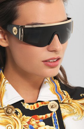 Женские солнцезащитные очки VERSACE черного цвета по цене 16600 руб., арт. 2197-100087 | Фото 2 Женские солнцезащитные очки VERSACE черного цвета, арт. 2197-100087 | Фото 2