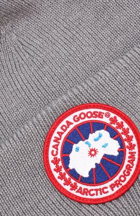Шерстяная вязаная шапка с логотипом бренда Canada Goose, серого цвета, арт. 6936L в ЦУМ | Фото №3 Шерстяная вязаная шапка с логотипом бренда Canada Goose серого цвета | Фото №3