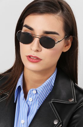 Женские солнцезащитные очки MAISON MARGIELA черного цвета по цене 49950 руб., арт. MMCRAFT 002/BLACK/DARKGREY | Фото 2 Женские солнцезащитные очки MAISON MARGIELA черного цвета, арт. MMCRAFT 002/BLACK/DARKGREY | Фото 2