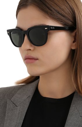 Женские солнцезащитные очки RAY-BAN черного цвета по цене 13400 руб., арт. 2168-901/31 | Фото 2 Женские солнцезащитные очки RAY-BAN черного цвета, арт. 2168-901/31 | Фото 2