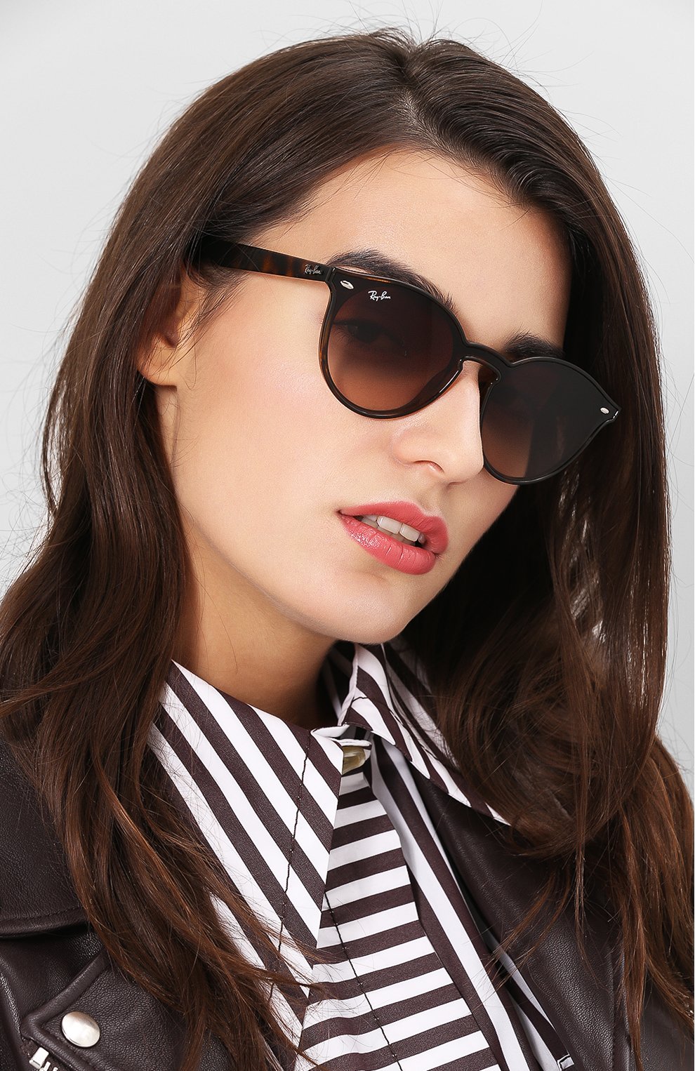 Женские солнцезащитные очки RAY-BAN коричневого цвета по цене 12100 руб., арт. 4380N-710/13 | Фото 2 Женские солнцезащитные очки RAY-BAN коричневого цвета, арт. 4380N-710/13 | Фото 2