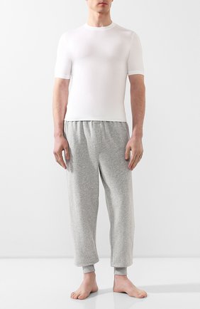 Мужские хлопковые домашние джоггеры CALVIN KLEIN серого цвета по цене 8310 руб., арт. NM1356E | Фото 2 Мужские хлопковые домашние джоггеры CALVIN KLEIN серого цвета, арт. NM1356E | Фото 2