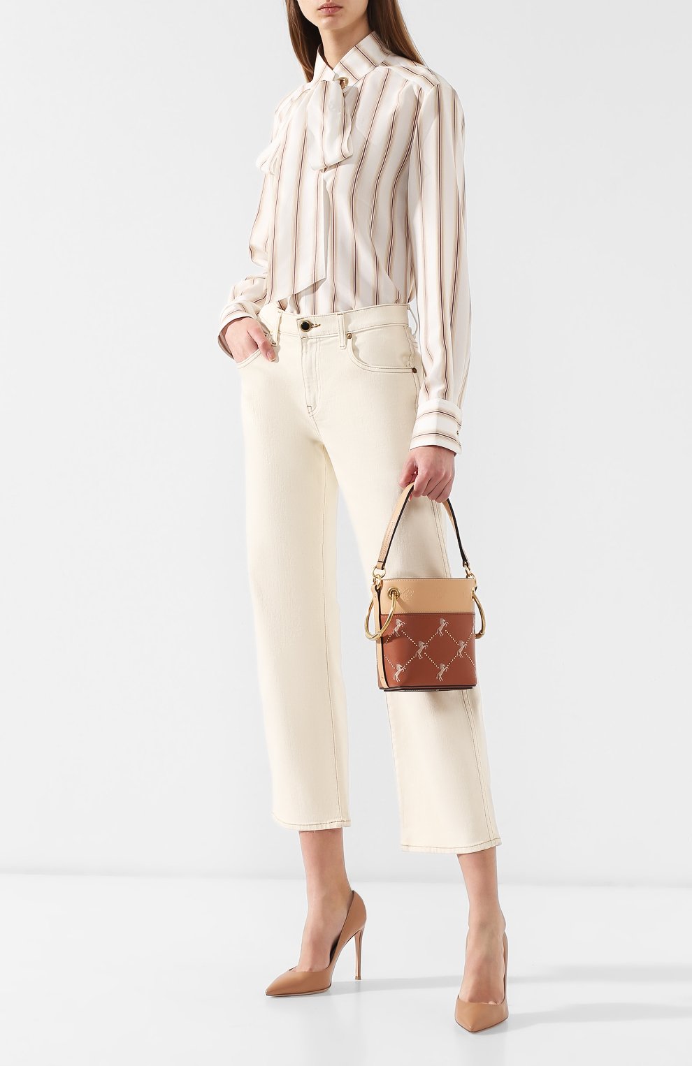 Женская сумка roy bucket mini CHLOÉ светло-коричневая цвета, арт. CHC18WS128A50 купить в ЦУМ | Фото №2 Сумка Roy Bucket mini Chloé светло-коричневая цвета | Фото №2