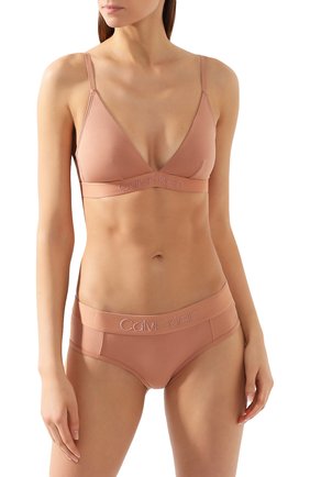 Женский треугольный бюстгальтер CALVIN KLEIN бежевого цвета по цене 4815 руб., арт. QF4945E | Фото 2 Женский треугольный бюстгальтер CALVIN KLEIN бежевого цвета, арт. QF4945E | Фото 2