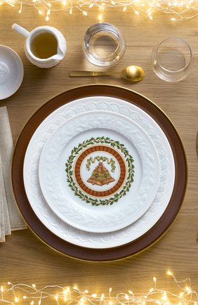 Набор из четырех десертных тарелок louvre noel BERNARDAUD белого цвета, арт. G201/20839 | Фото 2 (Статус проверки: Проверена категория; Интерьер_коллекция: Louvre White; Ограничения доставки: fragile-2)