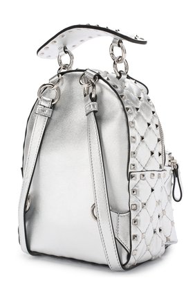 Женский серебряный рюкзак valentino garavani rockstud spike mini Valentino, арт. RW2B0B63/NPL купить в ЦУМ | Фото №3 Рюкзак Valentino Garavani Rockstud Spike mini Valentino серебряный | Фото №3