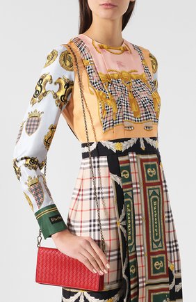 Кожаное портмоне на цепочке Bottega Veneta, красного цвета, арт. 510564/V00AD в ЦУМ | Фото №5 Кожаное портмоне на цепочке Bottega Veneta красного цвета | Фото №5