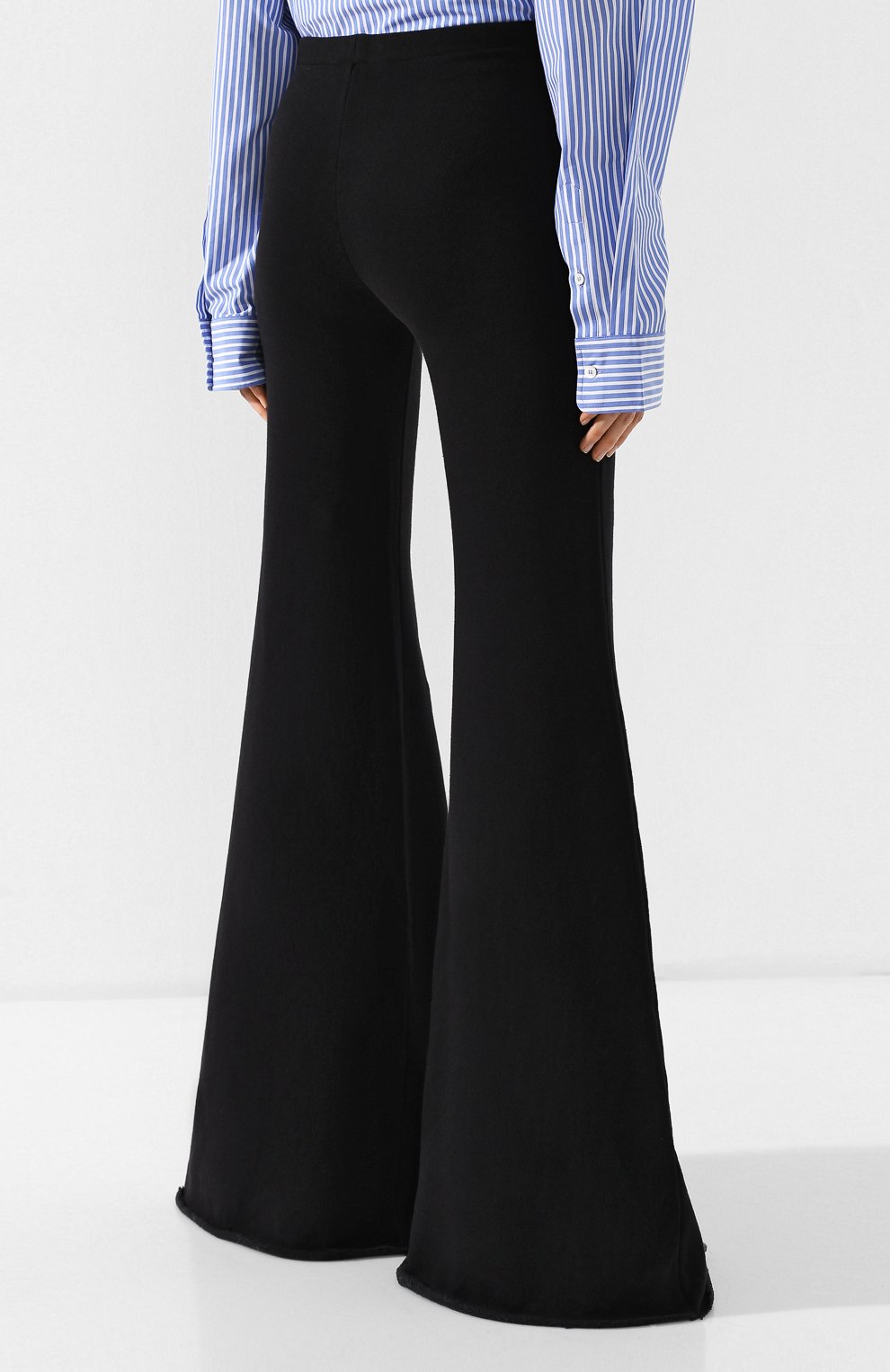 Женские черные расклешенные брюки из хлопка Vetements, арт. WSS197009 купить в ЦУМ | Фото №4 Расклешенные брюки из хлопка Vetements черные | Фото №4