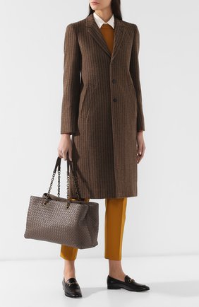 Женская сумка-тоут с плетением intrecciato BOTTEGA VENETA серая цвета, арт. 389413/V00AD купить в ЦУМ | Фото №2 Сумка-тоут с плетением intrecciato Bottega Veneta серая цвета | Фото №2