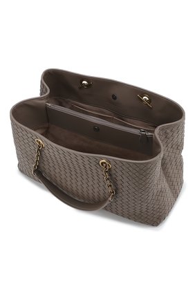Женская сумка-тоут с плетением intrecciato BOTTEGA VENETA серая цвета, арт. 389413/V00AD купить в ЦУМ | Фото №4 Сумка-тоут с плетением intrecciato Bottega Veneta серая цвета | Фото №4