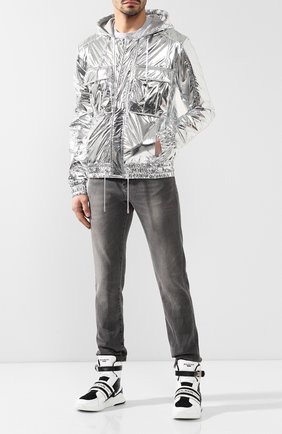 Мужской куртка с капюшоном BALMAIN серебряного цвета, арт. RH18243/X001 | Фото 2 (Кросс-КТ: Куртка; Рукава: Длинные; Принт: Без принта; Материал внешний: Синтетический материал; Мужское Кросс-КТ: Верхняя одежда; Длина (верхняя одежда): Короткие; Статус проверки: Проверена категория)