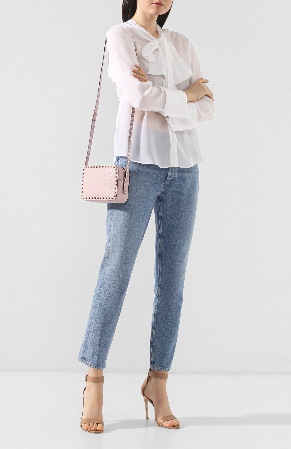 Женская сумка valentino garavani rockstud VALENTINO светло-розовая цвета, арт. RW2B0809/VSF купить в ЦУМ | Фото №2 Сумка Valentino Garavani Rockstud Valentino светло-розовая цвета | Фото №2