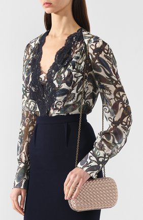 Клатч Chain Knot из сатина Bottega Veneta, бежевого цвета, арт. 498478/VG0HG в ЦУМ | Фото №5 Клатч Chain Knot из сатина Bottega Veneta бежевого цвета | Фото №5
