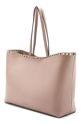 Женская сумка-тоут valentino garavani rockstud VALENTINO бежевая цвета, арт. RW2B0B70/VSF купить в ЦУМ | Фото №3 Сумка-тоут Valentino Garavani Rockstud Valentino бежевая цвета | Фото №3