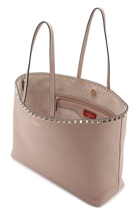 Женская сумка-тоут valentino garavani rockstud VALENTINO бежевая цвета, арт. RW2B0B70/VSF купить в ЦУМ | Фото №4 Сумка-тоут Valentino Garavani Rockstud Valentino бежевая цвета | Фото №4
