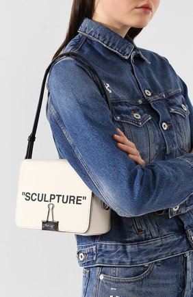 Женская сумка sculpture binder clip OFF-WHITE бежевая цвета, арт. 0WNA011R19B640854810 купить в ЦУМ | Фото №5 Сумка Sculpture Binder Clip Off-White бежевая цвета | Фото №5