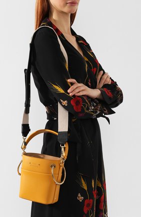 Женская сумка roy bucket mini CHLOÉ желтая цвета, арт. CHC18AS128H1Z купить в ЦУМ | Фото №5 Сумка Roy Bucket mini Chloé желтая цвета | Фото №5