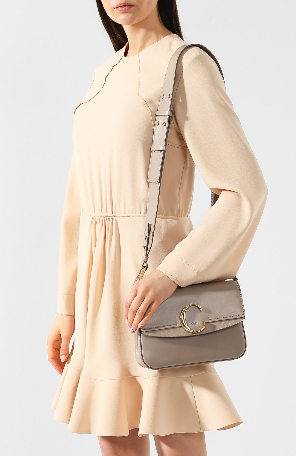 Женская сумка chloé c small CHLOÉ серого цвета по цене 110500 руб., арт. CHC19SS191A37 | Фото 5 Женская сумка chloé c small CHLOÉ серого цвета, арт. CHC19SS191A37 | Фото 5