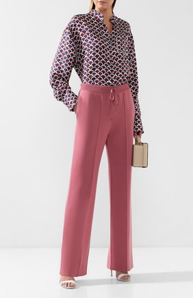 Женские шерстяные брюки BOTTEGA VENETA розового цвета по цене 215500 руб., арт. 472191/VEZ60 | Фото 2 Женские шерстяные брюки BOTTEGA VENETA розового цвета, арт. 472191/VEZ60 | Фото 2 (Статус проверки: Проверена категория, Проверено; Материал внешний: Шерсть; Длина (брюки, джинсы): Удлиненные; Женское Кросс-КТ: Брюки-одежда)