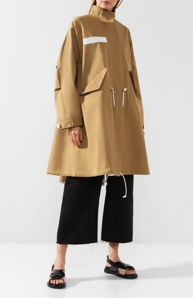 Женское хлопковое пальто SACAI бежевого цвета по цене 72450 руб., арт. SCW-004 | Фото 2 Женское хлопковое пальто SACAI бежевого цвета, арт. SCW-004 | Фото 2