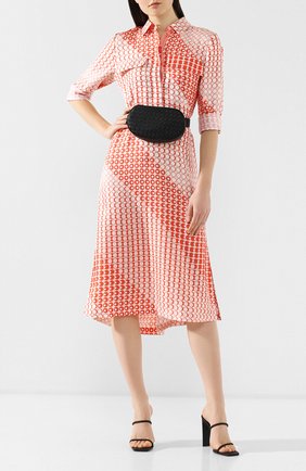 Женская поясная сумка из кожи BOTTEGA VENETA черного цвета по цене 79450 руб., арт. 563906/V00AD | Фото 2 Женская поясная сумка из кожи BOTTEGA VENETA черного цвета, арт. 563906/V00AD | Фото 2
