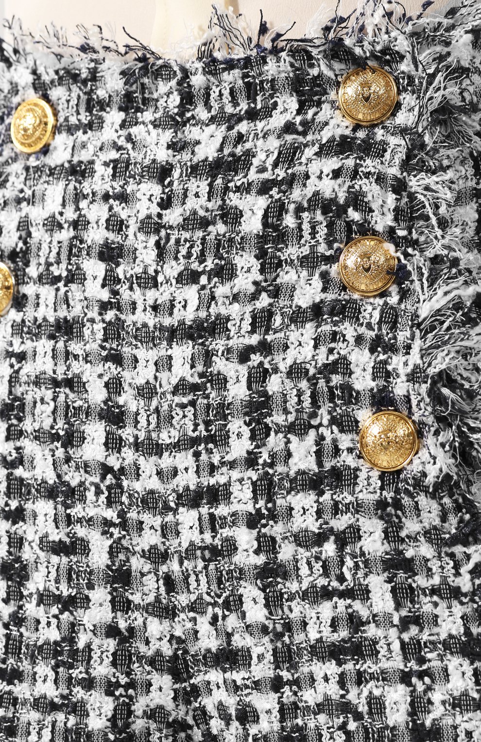 Женские белые буклированные шорты Balmain, арт. RF25225/C109 купить в ЦУМ | Фото №5 Буклированные шорты Balmain белые | Фото №5