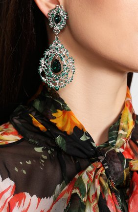 Женские серьги-клипсы с подвесками и кристаллами swarovski LARISA BARRERA зеленого цвета по цене 31700 руб., арт. LE723E | Фото 2 Женские серьги-клипсы с подвесками и кристаллами swarovski LARISA BARRERA зеленого цвета, арт. LE723E | Фото 2