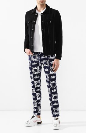 Мужская хлопковая футболка TOM FORD белого цвета по цене 36250 руб., арт. BS402/TFJ894 | Фото 2 Мужская хлопковая футболка TOM FORD белого цвета, арт. BS402/TFJ894 | Фото 2 (Материал внешний: Хлопок; Длина (для топов): Стандартные; Мужское Кросс-КТ: Футболка-одежда; Рукава: Короткие; Принт: Без принта; Стили: Кэжуэл; Региональные ограничения белый список (Axapta Mercury): RU)