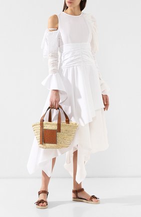 Женская сумка basket LOEWE бежевая цвета, арт. 327.02.S93 купить в ЦУМ | Фото №2 Сумка Basket Loewe бежевая цвета | Фото №2