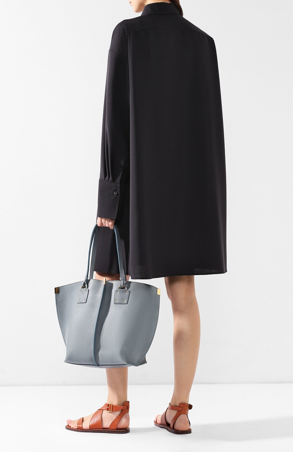 Женская сумка-тоут vick medium CHLOÉ голубая цвета, арт. CHC19SS130A94 купить в ЦУМ | Фото №2 Сумка-тоут Vick medium Chloé голубая цвета | Фото №2