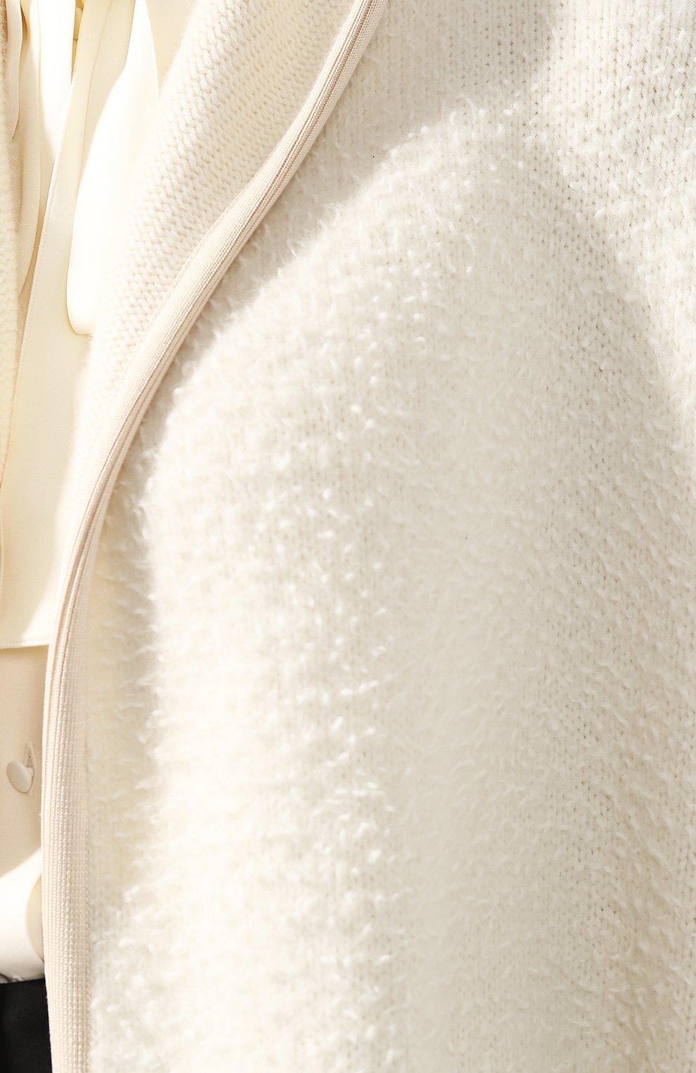 Женская кремовая шерстяное пончо Burberry, арт. 8007230 купить в ЦУМ | Фото №5 Шерстяное пончо Burberry кремовая | Фото №5