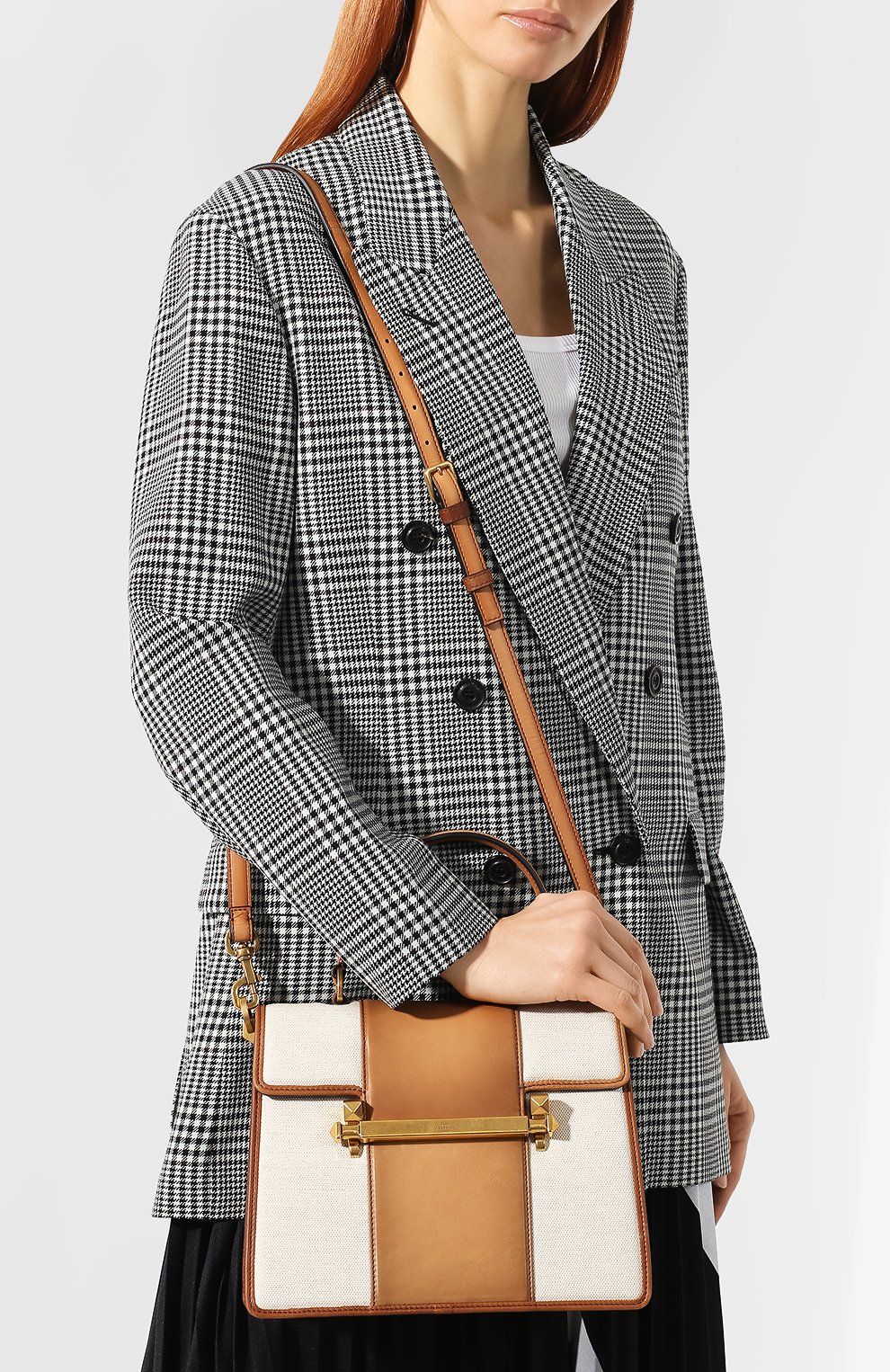 Женская сумка valentino garavani uptown VALENTINO коричневая цвета, арт. RW2B0C91/CHX купить в ЦУМ | Фото №5 Сумка Valentino Garavani Uptown Valentino коричневая цвета | Фото №5