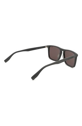 Мужские солнцезащитные очки BOSS темно-серого цвета, арт. 0320 2X8 | Фото 3 (Тип очков: С/з; Статус проверки: Проверено, Проверена категория; Очки форма: Прямоугольные; Оптика Гендер: оптика-мужское)