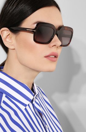 Женские солнцезащитные очки TOM FORD коричневого цвета по цене 25750 руб., арт. TF688 54T | Фото 2 Женские солнцезащитные очки TOM FORD коричневого цвета, арт. TF688 54T | Фото 2 (Тип очков: С/з; Статус проверки: Проверено, Проверена категория; Очки форма: Квадратные, Прямоугольные; Оптика Гендер: оптика-женское)
