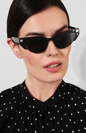 Женские черные солнцезащитные очки Miu Miu, арт. 04US-1251A1 купить в ЦУМ | Фото №2 Солнцезащитные очки Miu Miu черные | Фото №2