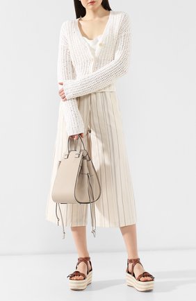 Женская сумка hammock medium LOEWE светло-бежевая цвета, арт. 314.12.V06 купить в ЦУМ | Фото №2 Сумка Hammock medium Loewe светло-бежевая цвета | Фото №2