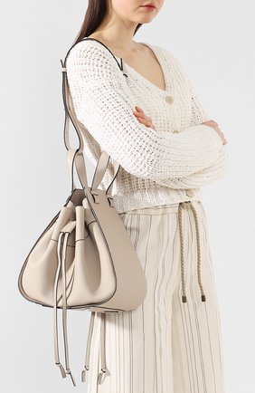 Женская сумка hammock medium LOEWE светло-бежевая цвета, арт. 314.12.V06 купить в ЦУМ | Фото №5 Сумка Hammock medium Loewe светло-бежевая цвета | Фото №5
