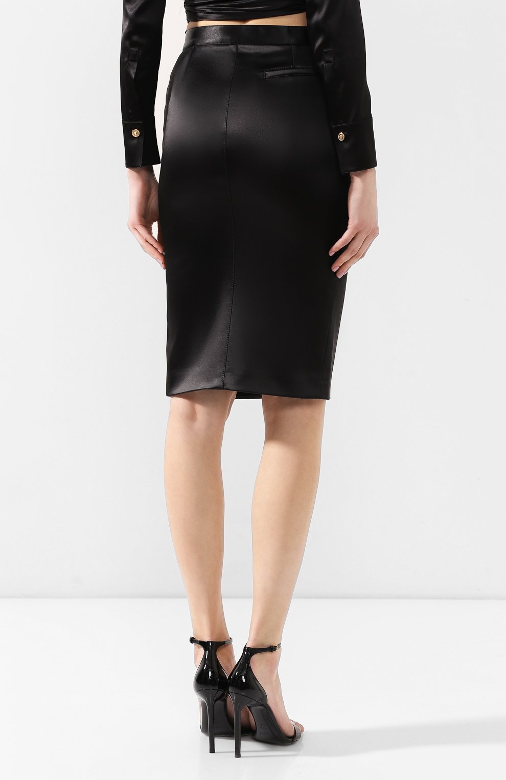 Женская черная юбка-карандаш Versace, арт. A82774/A229765 купить в ЦУМ | Фото №4 Юбка-карандаш Versace черная | Фото №4