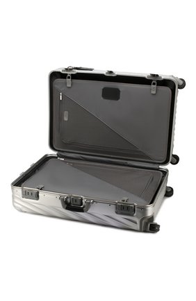 Женский дорожный чемодан 19 degree aluminum TUMI серебряного цвета по цене 139320 руб., арт. 036869SLV2 | Фото 3 Женский дорожный чемодан 19 degree aluminum TUMI серебряного цвета, арт. 036869SLV2 | Фото 3 (Статус проверки: Проверено, Проверена категория; Размер: large; Ограничения доставки: oversized)