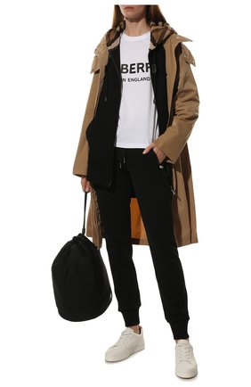 Женская хлопковая футболка BURBERRY белого цвета по цене 30800 руб., арт. 8008894 | Фото 2 Женская хлопковая футболка BURBERRY белого цвета, арт. 8008894 | Фото 2 (Материал внешний: Хлопок; Рукава: Короткие; Длина (для топов): Стандартные; Стили: Кэжуэл; Женское Кросс-КТ: Футболка-одежда; Статус проверки: Проверена категория; Принт: С принтом)