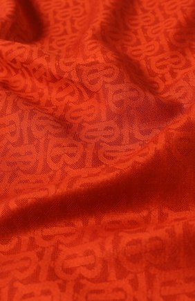 Женский оранжевый шарф из смеси шелка и шерсти Burberry, арт. 8011344 купить в ЦУМ | Фото №2 Шарф из смеси шелка и шерсти Burberry оранжевый | Фото №2