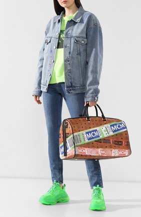 Женская дорожная сумка traveler MCM коричневого цвета по цене 103000 руб., арт. MUV 9SVY12 | Фото 2 Женская дорожная сумка traveler MCM коричневого цвета, арт. MUV 9SVY12 | Фото 2