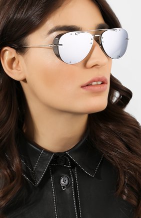 Женские солнцезащитные очки DIOR серебряного цвета по цене 36350 руб., арт. DI0RCHR0MA1 010 0T | Фото 2 Женские солнцезащитные очки DIOR серебряного цвета, арт. DI0RCHR0MA1 010 0T | Фото 2