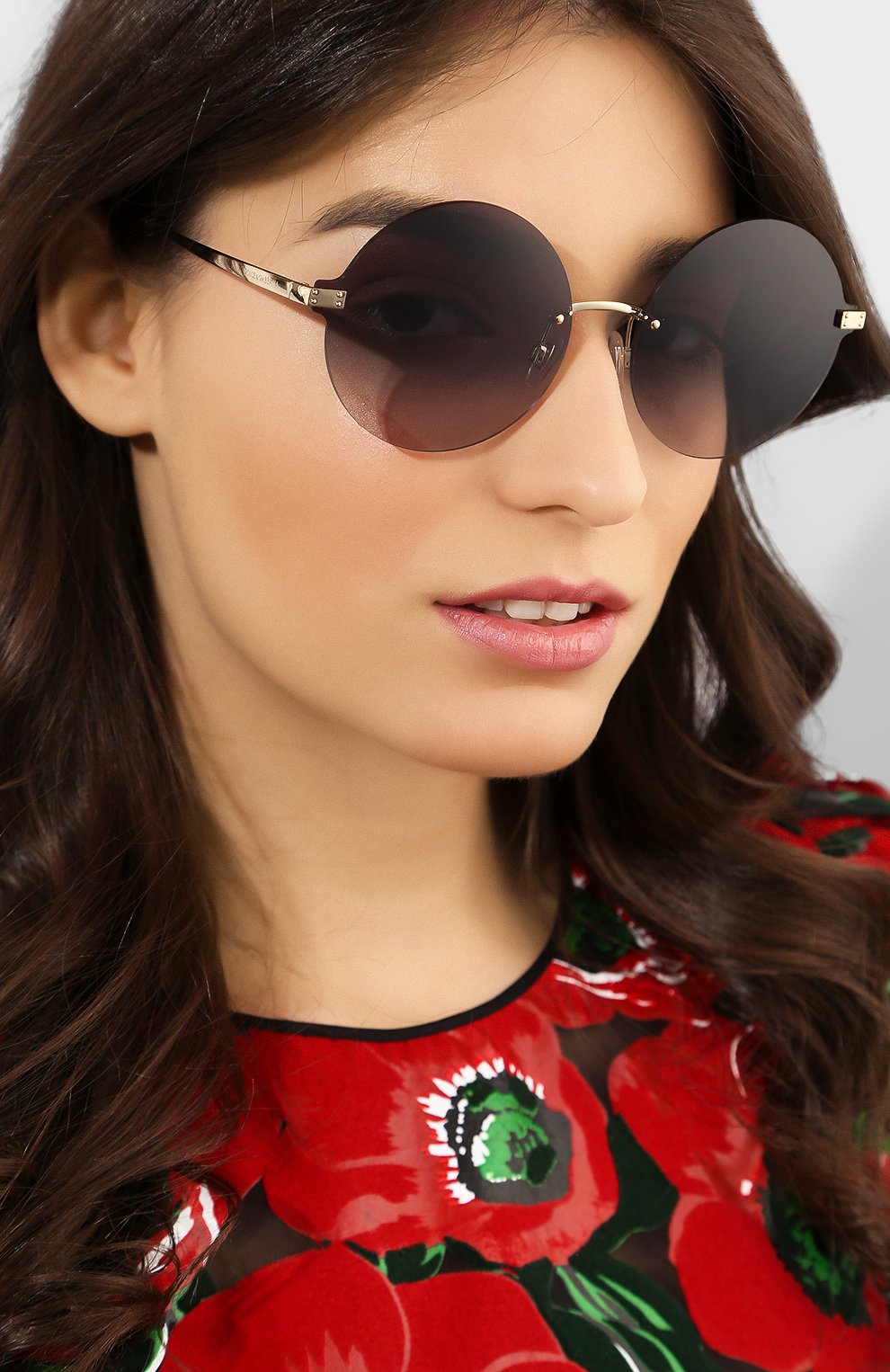 Женские темно-серые солнцезащитные очки Dolce & Gabbana, арт. 2228-02/8G купить в ЦУМ | Фото №2 Солнцезащитные очки Dolce & Gabbana темно-серые | Фото №2