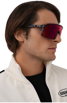 Женские солнцезащитные очки OAKLEY черного цвета по цене 12350 руб., арт. 9406-940608 | Фото 2 Женские солнцезащитные очки OAKLEY черного цвета, арт. 9406-940608 | Фото 2