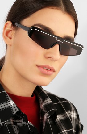 Женские солнцезащитные очки BALENCIAGA черного цвета по цене 23750 руб., арт. BB0003 001 | Фото 2 Женские солнцезащитные очки BALENCIAGA черного цвета, арт. BB0003 001 | Фото 2
